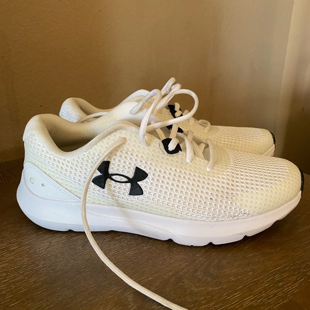 Like New Under Armour SURGE Running Shoes